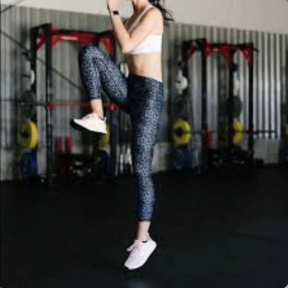 Zyia Active Blue Leopard Scrunchy  Light And Luxe Workout Leggings Sz 14 - Picture 1 of 15